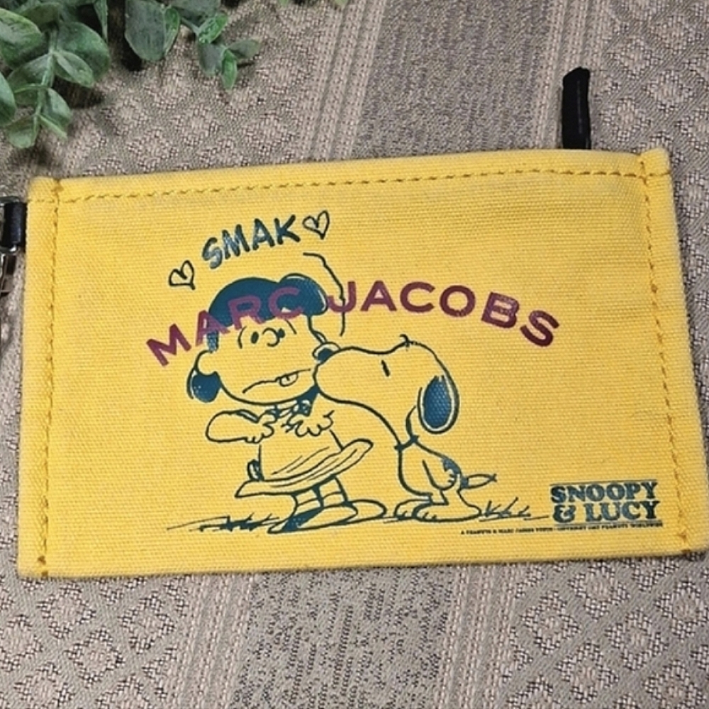 Marc Jacob X Peanuts The Pouch Wristlet - Picture 5 of 16